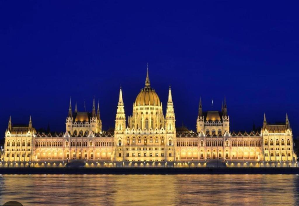Stylish Spot By The River Danube Βουδαπέστη Εξωτερικό φωτογραφία